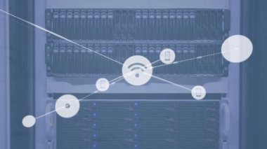 Bir bilgisayar sunucusunun kapatılmasıyla dijital simge ağının animasyonu. Küresel ağ ve iş veri depolama teknolojisi kavramı