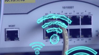 Bilgisayar sunucusu üzerinden veri işleme animasyonu. Küresel iş, dijital arayüz, iletişim, bağlantılar, hesaplama ve veri işleme kavramı dijital olarak oluşturulmuş video.
