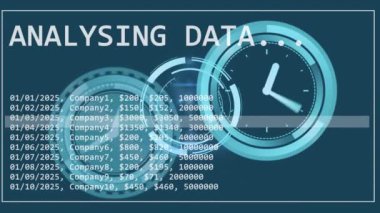 Saatler üzerinde veri işleme animasyonu. İş, iletişim, dijital arayüz, finans ve veri işleme kavramı dijital olarak oluşturulmuş video.