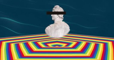 Mavi arka planlı renkli altıgen yüzey üzerinde hareket eden heykelin animasyonu. İletişim, veri işleme, yaratıcılık ve dijital arayüz arka plan kavramı dijital olarak oluşturuldu.