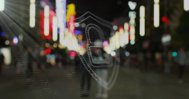 通りを歩いている人をかすめた上に盾に南京錠を形成する点のアニメーション デジタル複合体 複数の露出 安全性 抽象的および技術の概念 — ストック動画