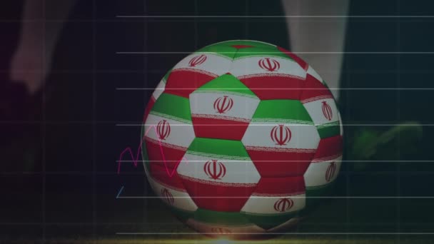 动漫的图形和数字 低区段的球员踢足球的虹彩国旗 数码合成 多重曝光 爱国主义 竞争概念 — 图库视频影像