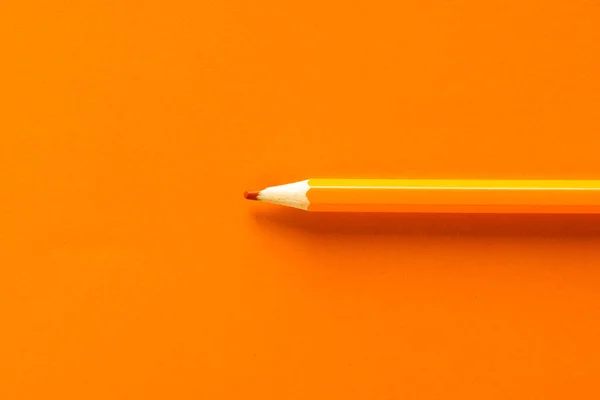 Närbild Orange Penna Med Kopieringsutrymme Orange Bakgrund Skolmaterial Skrivande Färgläggning — Stockfoto