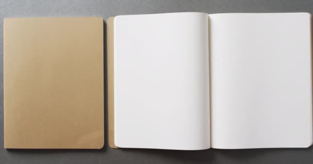 Primer Plano Espacio Blanco Abierto Libro Cuaderno Marrón Con Espacio — Vídeo de stock