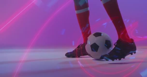 Animering Neonmönster Över Afrikansk Amerikansk Fotbollsspelare Sparkar Boll Sport Tävling — Stockvideo
