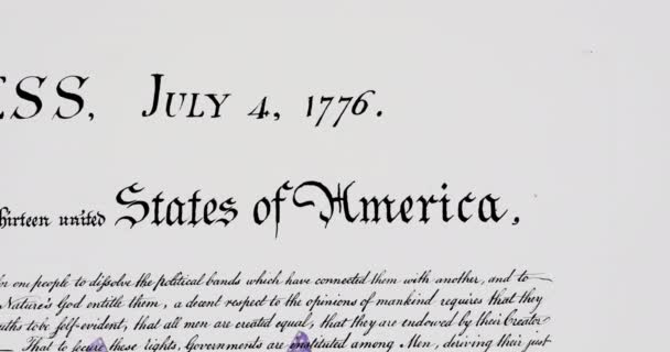 用军靴在美国国旗上动画美国独立宣言文本 独立日 庆祝活动 假日和爱国主义概念 — 图库视频影像