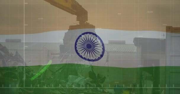 在垃圾场向液压升降机上挥动印度国旗的动画 再利用和再循环概念 — 图库视频影像