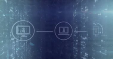 Dijital simge ağının animasyonu ve mavi arkaplan ile mozaik kare ekranları. Bilgisayar arayüzü ve iş teknolojisi kavramı