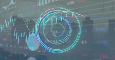 Yuvarlak tarayıcı ve borsa veri işleme animasyonu şehir manzarasının havadan görüntüsüne karşı. Küresel ekonomi ve iş arayüzü teknolojisi kavramı