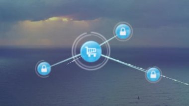 Bulutlu gökyüzüne karşı okyanus manzarası üzerinde çizgilerle bağlı ikonların canlandırılması. Dijital bileşik, çoklu pozlama, iletişim, manzara, su, doğa ve teknoloji kavramı.