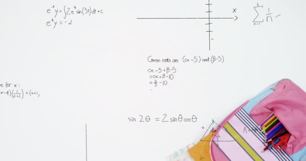数学方程的动画漂浮在白色表面的书包上 学校和教育概念 — 图库视频影像