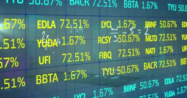 青を背景とした株式市場のデータ処理と数式のアニメーション 世界経済とビジネス技術の概念 — ストック動画