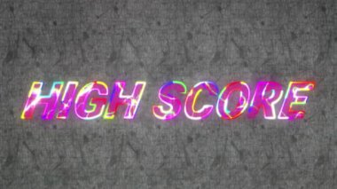 Grunge desenli gri arka planda yüksek puanlı metin afişi üzerine yıldırım etkisi animasyonu. Video oyunu arayüzü teknolojisi kavramı