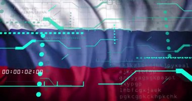 Rusya bayrağı üzerinde veri işleme animasyonu. Küresel hesaplama, dijital arayüz ve veri işleme kavramı dijital olarak oluşturulmuş video.