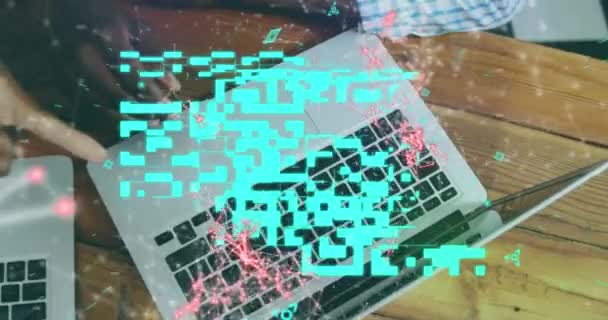 Animáció Kód Szkenner Középső Részén Különböző Emberek Megvitatása Laptopok Irodában — Stock videók