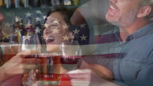 Animacja Amerykańskiej Flagi Ręka Białego Mężczyzny Układająca Ostatnie Puzzle Zróżnicowani — Wideo stockowe