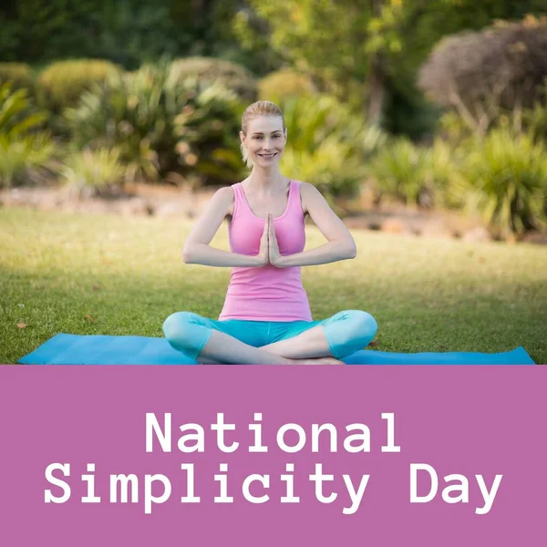 Sammansättning Nationell Enkelhet Dag Text Över Kaukasiska Kvinna Utövar Yoga — Stockfoto
