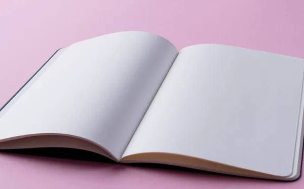Zárja Nyitott Könyv Másolási Hely Rózsaszín Háttér Irodalom Olvasás Írás — Stock Fotó