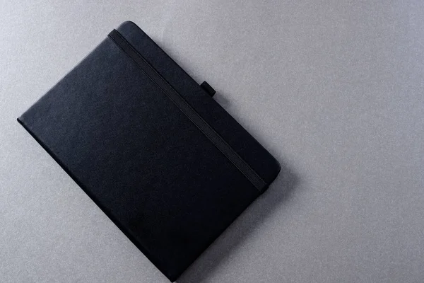 Close Notebook Preto Com Espaço Cópia Fundo Cinza Literatura Leitura — Fotografia de Stock