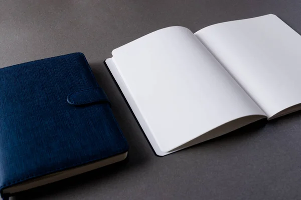 Primer Plano Cuaderno Azul Libro Abierto Con Espacio Copia Sobre —  Fotos de Stock