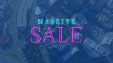 Şehir manzarasının havadan görüntüsüne karşı neon büyük indirimli metin pankartı animasyonu. İndirim ve perakende iş konsepti