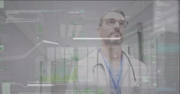 Interfész Animációja Kórházi Folyosón Sétáló Kaukázusi Férfi Orvos Adatfeldolgozásával Egészségügyi — Stock videók