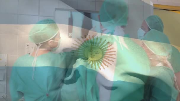 Анимация Флага Аргентинского Размахивания Разнообразные Хирурги Анализирующие Рентгеновские Отчеты Пациентов — стоковое видео