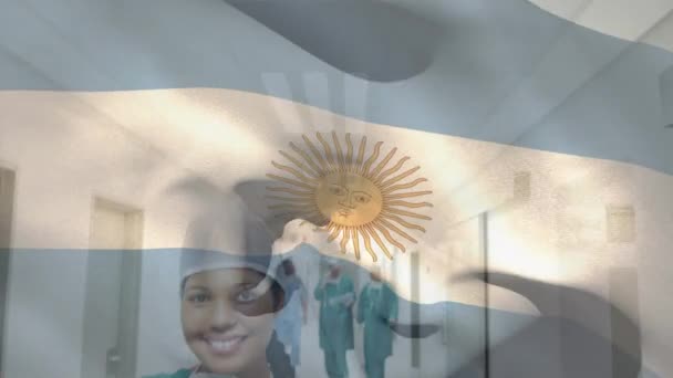 Animering Argentinsk Flagga Kvinnlig Fågelkirurg Stående Armar Korsade Korridoren Sjukhuset — Stockvideo
