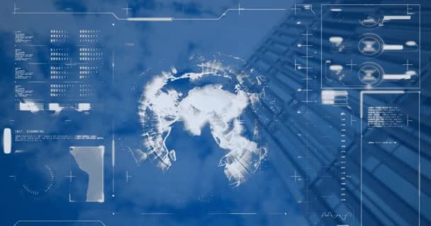 动画的全球 加载条 计算机语言 低角度的建设与多云的天空 数字合成 多重曝光 全球化 架构和技术 — 图库视频影像