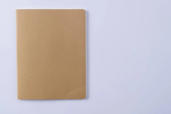 Primer Plano Cuaderno Beige Con Espacio Copia Sobre Fondo Blanco — Foto de Stock