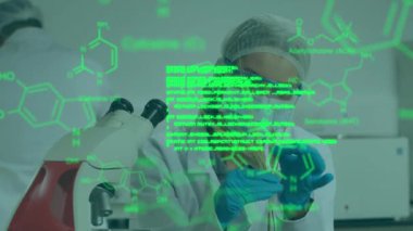 Laboratuvarda çalışan beyaz kadın bilim adamlarına karşı kimyasal yapıların animasyonu. Tıbbi araştırma ve bilim teknolojisi kavramı