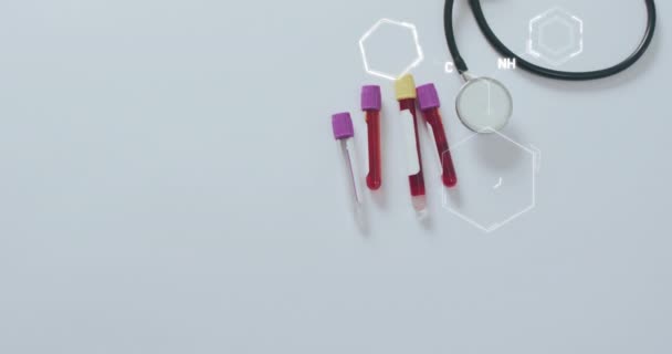 血液検査管上のDna鎖図のアニメーション 医療研究 技術の概念デジタル生成されたビデオ — ストック動画