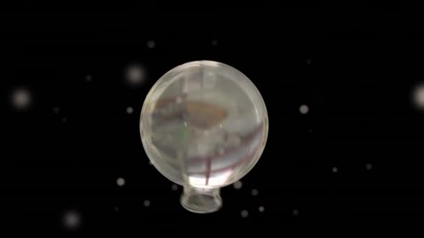 Animering Laboratorium Glasflaska Snurrar Över Spotlights Svart Bakgrund Global Vetenskap — Stockvideo