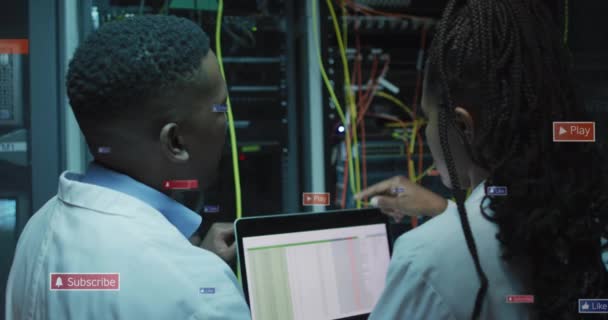 Animación Iconos Redes Sociales Ingenieros Afroamericanos Masculinos Femeninos Que Trabajan — Vídeo de stock