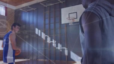 Çeşitli erkek basketbol oyuncuları üzerinden bağlantı ağının animasyonu. Küresel spor, bağlantılar, dijital arayüz, hesaplama ve veri işleme kavramı dijital olarak oluşturuldu.