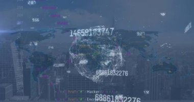 Dünya haritası ve şehir haritası üzerinde finansal veri işleme animasyonu. Küresel iş, finans, hesaplama ve veri işleme kavramı dijital olarak oluşturulmuş video.