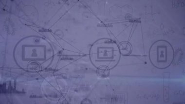 Gri arkaplan üzerindeki simgelerle bağlantı ağının animasyonu. Küresel iş, finans, hesaplama ve veri işleme kavramı dijital olarak oluşturulmuş video.