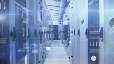 Bilgisayar sunucu odasında istatistiksel veri işleme ve ışık noktası animasyonu. Bilgisayar arayüzü ve iş veri depolama teknolojisi kavramı