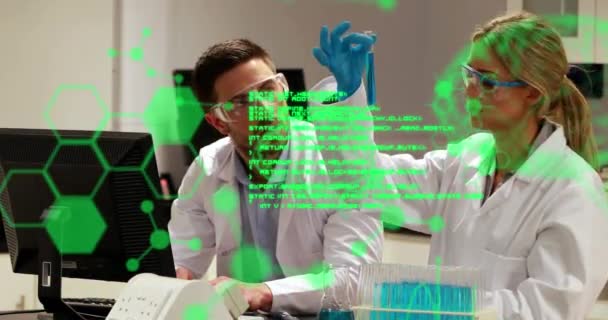 Bilgisayar Dili Beyin Molekül Yapıları Sıvıyı Inceleyen Çeşitli Bilim Adamları — Stok video