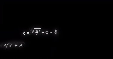 Matematiksel denklemlerin siyah arkaplan üzerindeki animasyonu. Eğitim, öğrenme, bilgi, bilim ve dijital arayüz kavramı dijital olarak oluşturulmuş video.