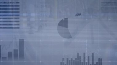 Yoğun şehir caddesinde finansal veri işleme animasyonu. Küresel iş, finans, hesaplama ve veri işleme kavramı dijital olarak oluşturulmuş video.