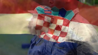 Çeşitli askerlerin üzerinde Hırvat bayrağının canlandırılması. Ulusal vatanseverlik, silahlı kuvvetler ve savunma konsepti dijital olarak oluşturulmuş video.