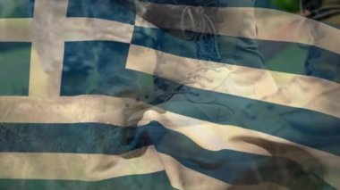 Çeşitli askerler üzerinde Yunan bayrağının canlandırılması. Ulusal vatanseverlik, silahlı kuvvetler ve savunma konsepti dijital olarak oluşturulmuş video.
