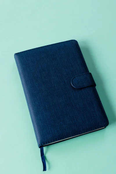 Primer Plano Del Cuaderno Azul Con Espacio Copia Sobre Fondo — Foto de Stock