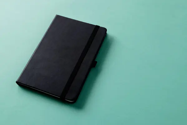 Close Black Notebook Copy Space Green Background Literatura Čtení Psaní — Stock fotografie