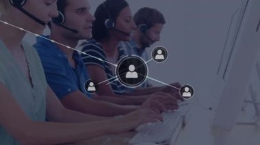 Ofiste gülümseyen telefon kulaklığı takan beyaz kadın için profil ikonlarının animasyonu. Küresel ağ ve iş teknolojisi kavramı