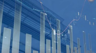 Yüksek binanın düşük açılı görüntüsüyle istatistiksel veri işleme animasyonu. Bilgisayar arayüzü ve iş veri teknolojisi kavramı