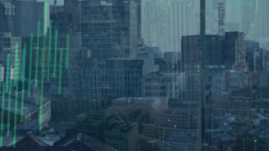 Şehir manzarasının havadan görüntüsüne karşı veri işleme animasyonu. Bilgisayar arayüzü ve iş veri teknolojisi kavramı