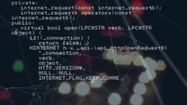Gece şehir trafiğinin bulanık görüntüsüne karşı veri işleme ve bağlantı ağının animasyonu. Küresel ağ ve iş arayüzü teknolojisi kavramı