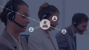 Ofiste gülümseyen telefon kulaklığı takan beyaz kadın için profil ikonlarının animasyonu. Küresel ağ ve iş teknolojisi kavramı